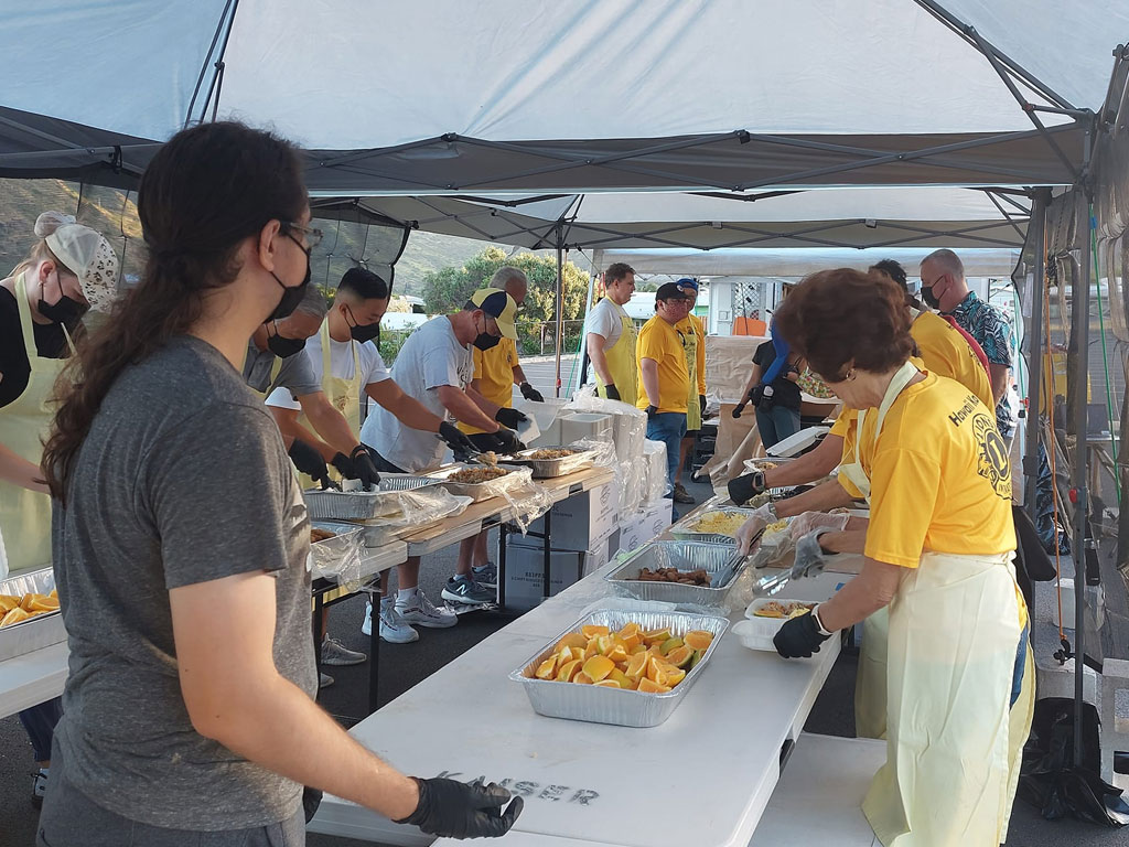 volunteers preparing breakfast for Hawaii Kai Lions Club Father’s Day Breakfast Fundraiser