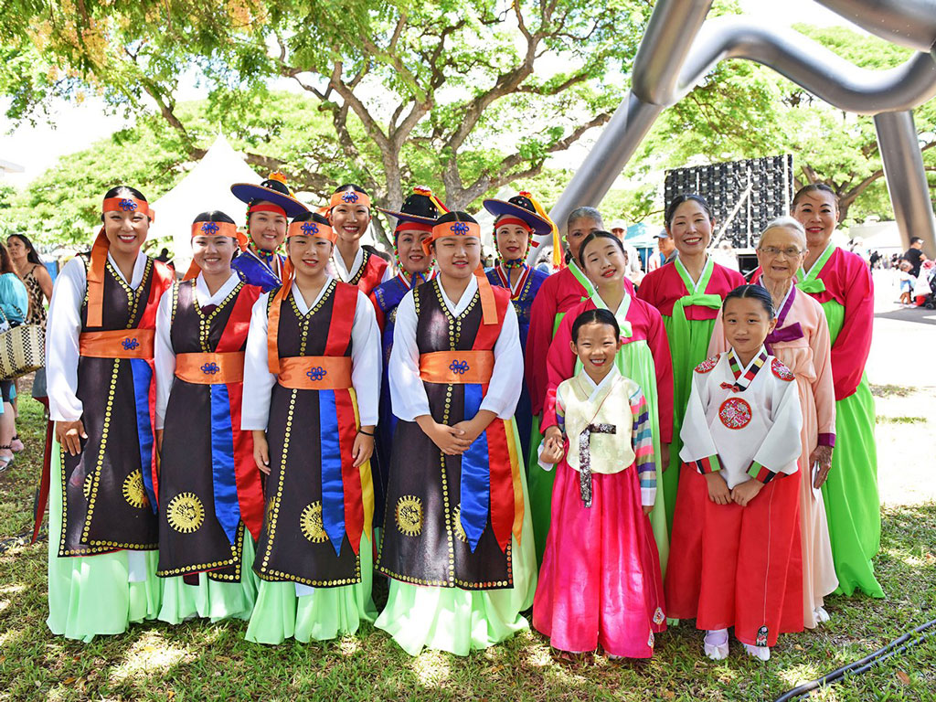 koreans in traditional hanbok at Korean Festival